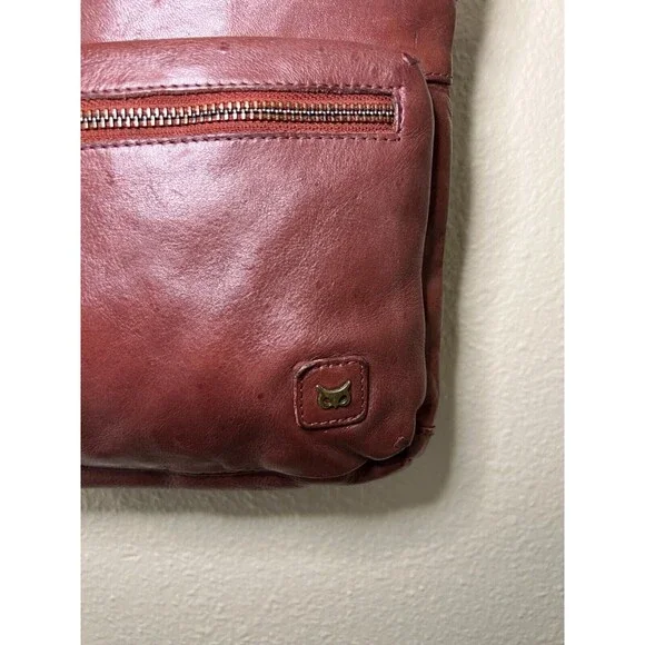 Wise Owl Cognac Leather Crossbody Bag – Adjustable Strap, Multi‑Pocket Design - Picture 3 of 16